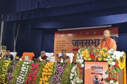 Chief Minister yogi aditayanath Varanasi visit address farmers in BHU and see condition of tent city