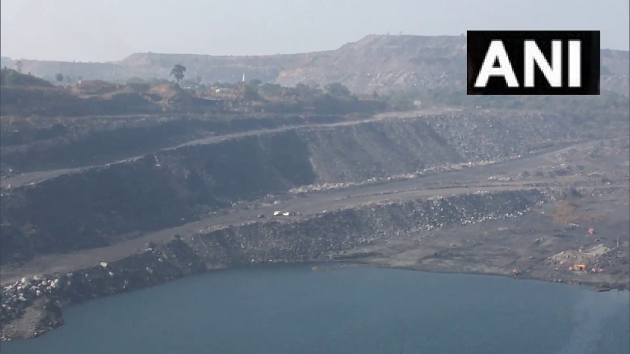 West Bengal: BCCL closed mine collapses in Asansol many feared Trapped Latest News In Hindi