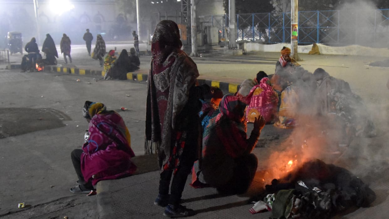 up weather news Cold returned with fog and wind chances of rain for two days Hailstorm warning in western UP