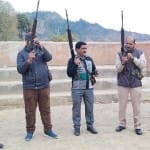 राजोरी में हथियारों के साथ वीडीसी सदस्य (FILE)