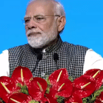 मोदी कर रहे हैं संबोधित।