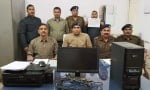 रेलवे पुलिस के गिरफ्त में टिकट दलाल। संवाद
