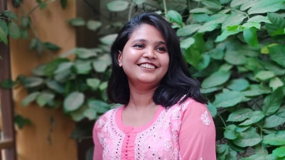 Atul Maheshwari Gold Medal to Aanchal Patel