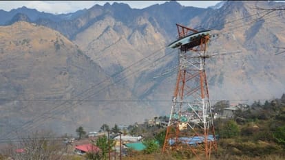 Joshimath: औली रोपवे टावर के आसपास नई दरारें नहीं, जमीन के नीचे की हलचल जानने को खेतों में लगाए सेंसर औली रोपवे