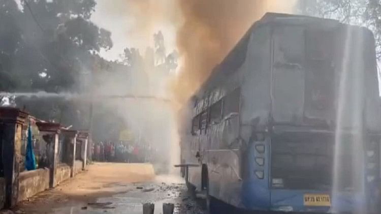 Madhya Pradesh's devotees' bus burnt in Puri.