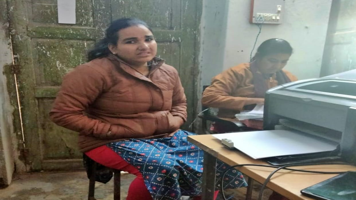 ACB Action Woman Patwari arrested red handed taking bribe in Ajmer
