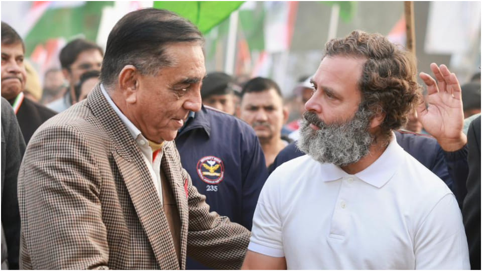 Congress slams BJP for criticising ex-army chief Deepak Kapoor News in Hindi