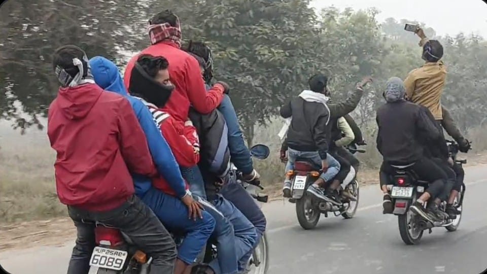 14 youths created a ruckus by riding on three bikes in Bareilly