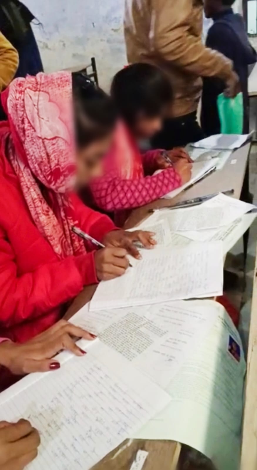 Cheating is on in the exam in Bihar: Now the video of cheating during BA exam in Vaishali is viral, even the e