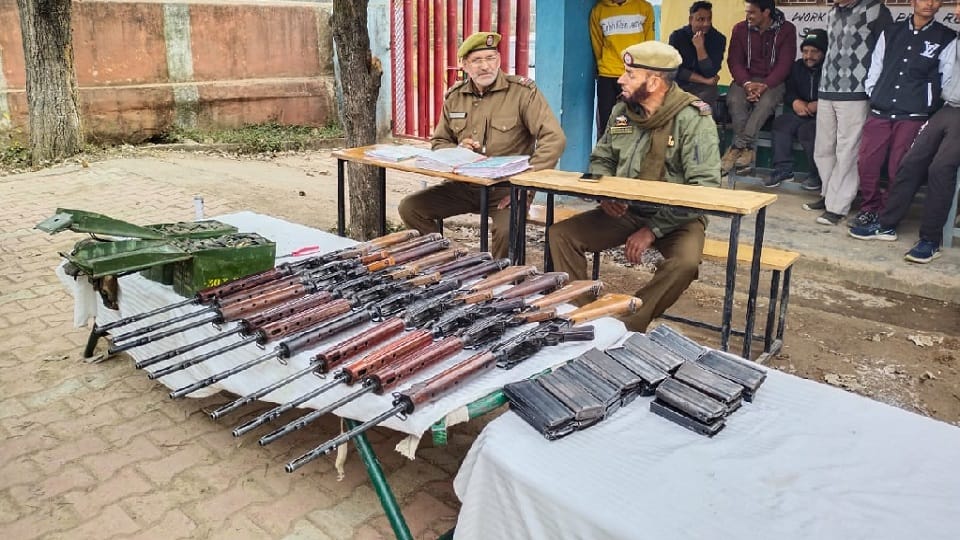 Jammu Kashmir: 100 new members of VDC held weapons Dhangri, women said – we are also ready