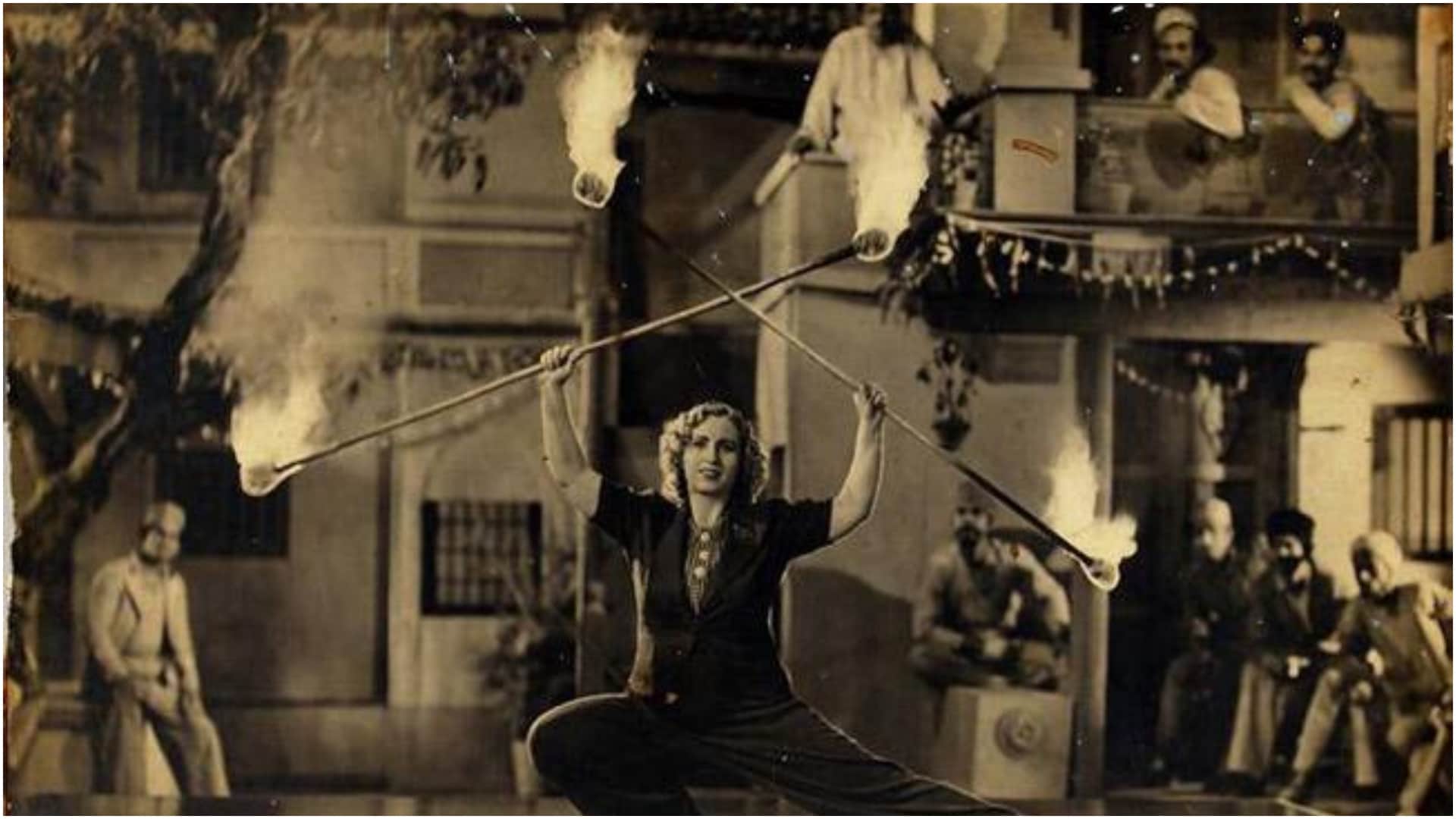 Fearless Nadia Death Anniversary Australian girl who turned hunterwali of Indian cinema first action actress