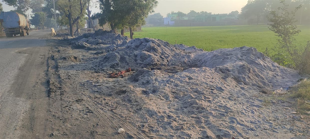 Ashes from dairy thrown on the roadside causing difficulty in breathing