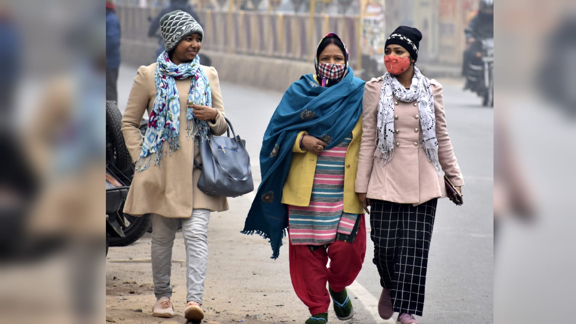 People got relief from sunshine in Gorakhpur