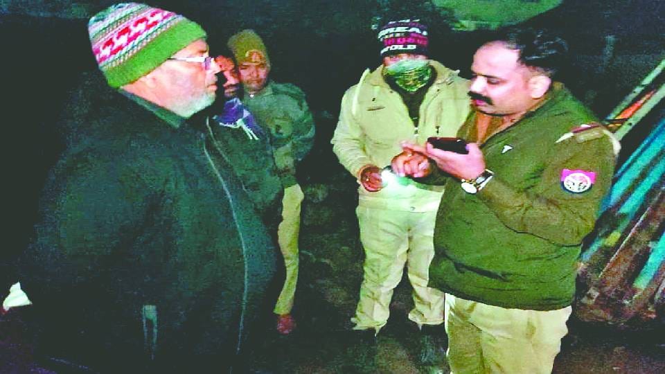 A woman fell unconscious due to a gas leak in Etah and the health of many people deteriorated