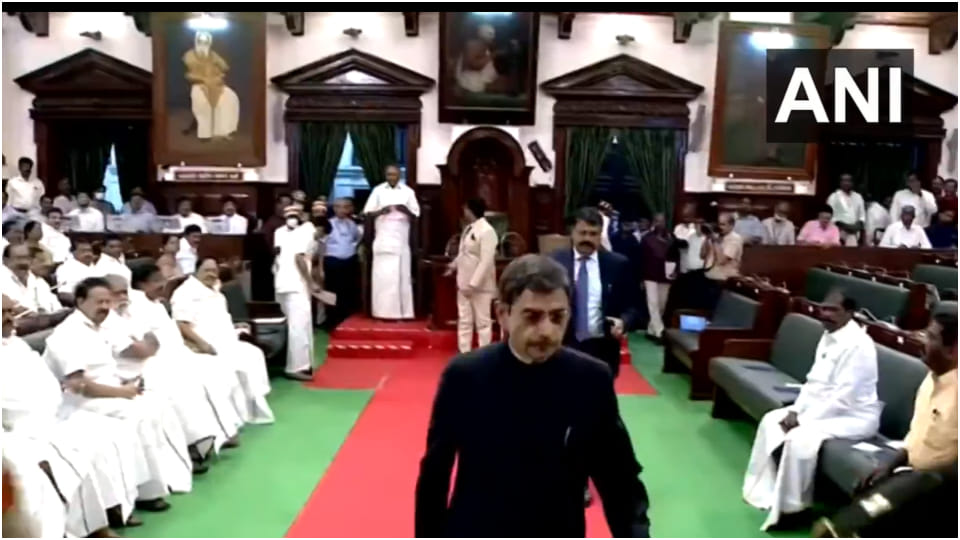 Tamil Nadu Politics:  Governor RN Ravi Walks Out Amid Row With MK Stalin Over His Speech News in Hindi