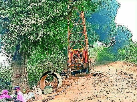 Hardoi branch canal bridge work started, machines arrived