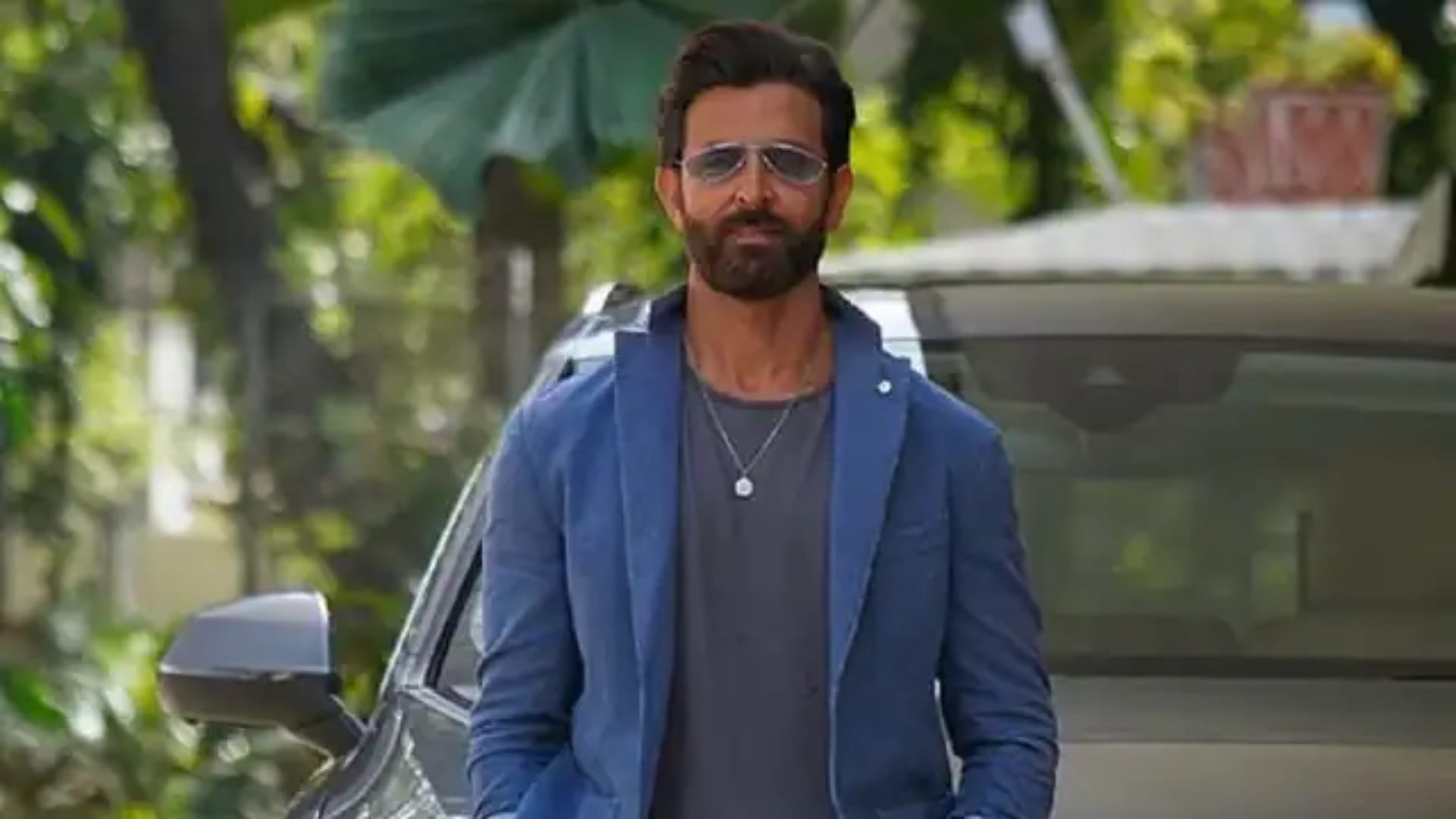 Hrithik Roshan Birthday Special 100 crore luxurious house and Expensive Car collection Know His Net Worth