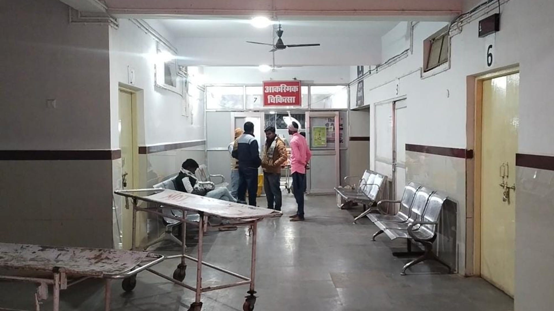 जिला अस्पतला में जारी बुजुर्ग का इलाज