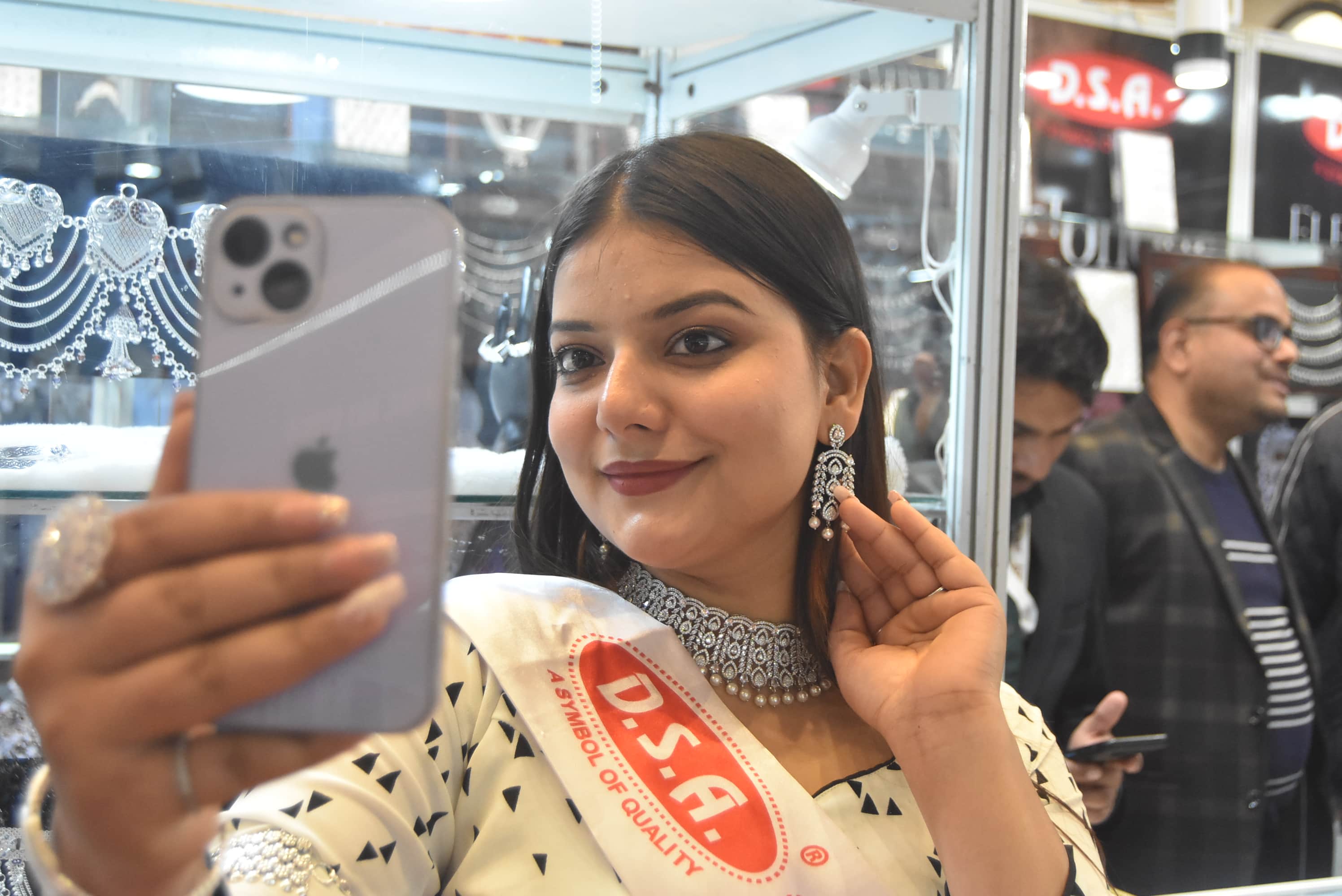 Meerut Jewellery Expo: Diamond made Sardar Patel, India Gate of Gold, forty crores of jewellery