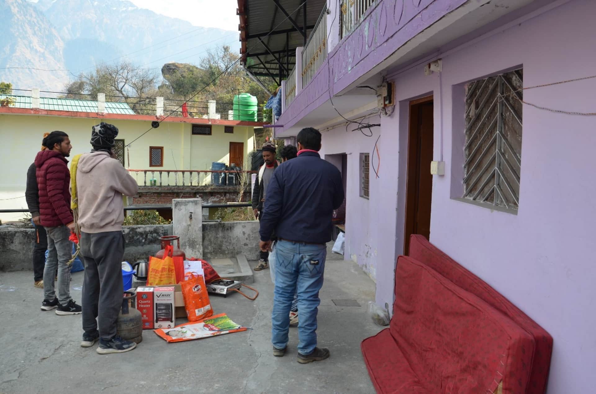 Joshimath Sinking: Unsafe buildings demolished people crying for their houses Uttarakhand news in Hindi