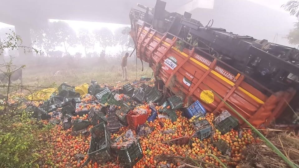 Eight people injured in two accidents on Yamuna Expressway