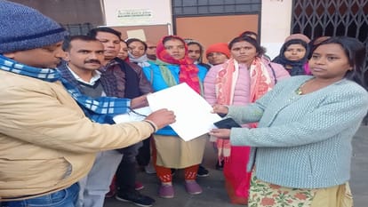 Kaushambi: Chayal female accountant murdered in Chitrakoot's Rajapur, huge resentment among colleagues