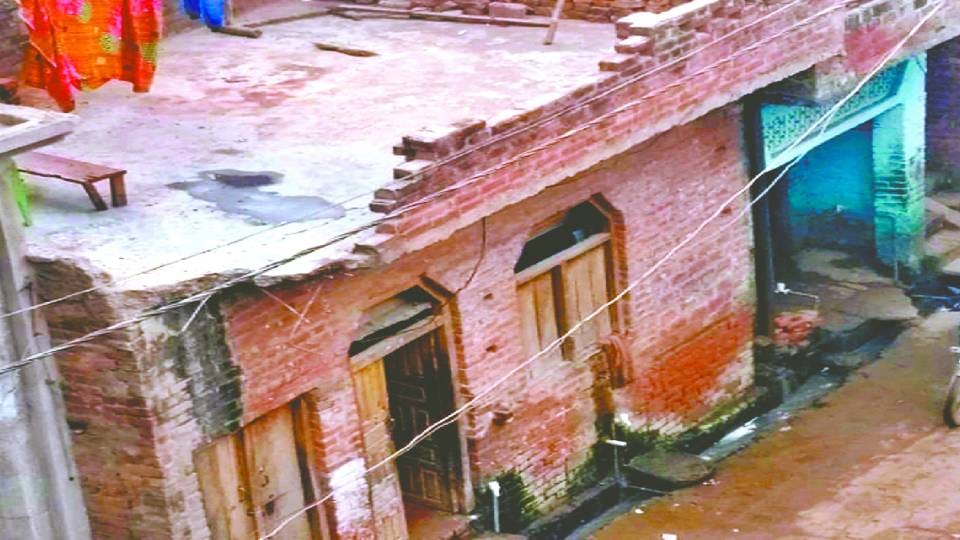 accused of human trafficking Iqbal used to cut hair in Etah and abducted two Hindu girls from here