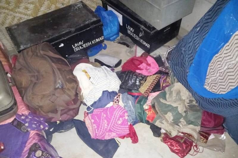 Thieves worth lakhs from the houses of military brothers, sensation spread in the village