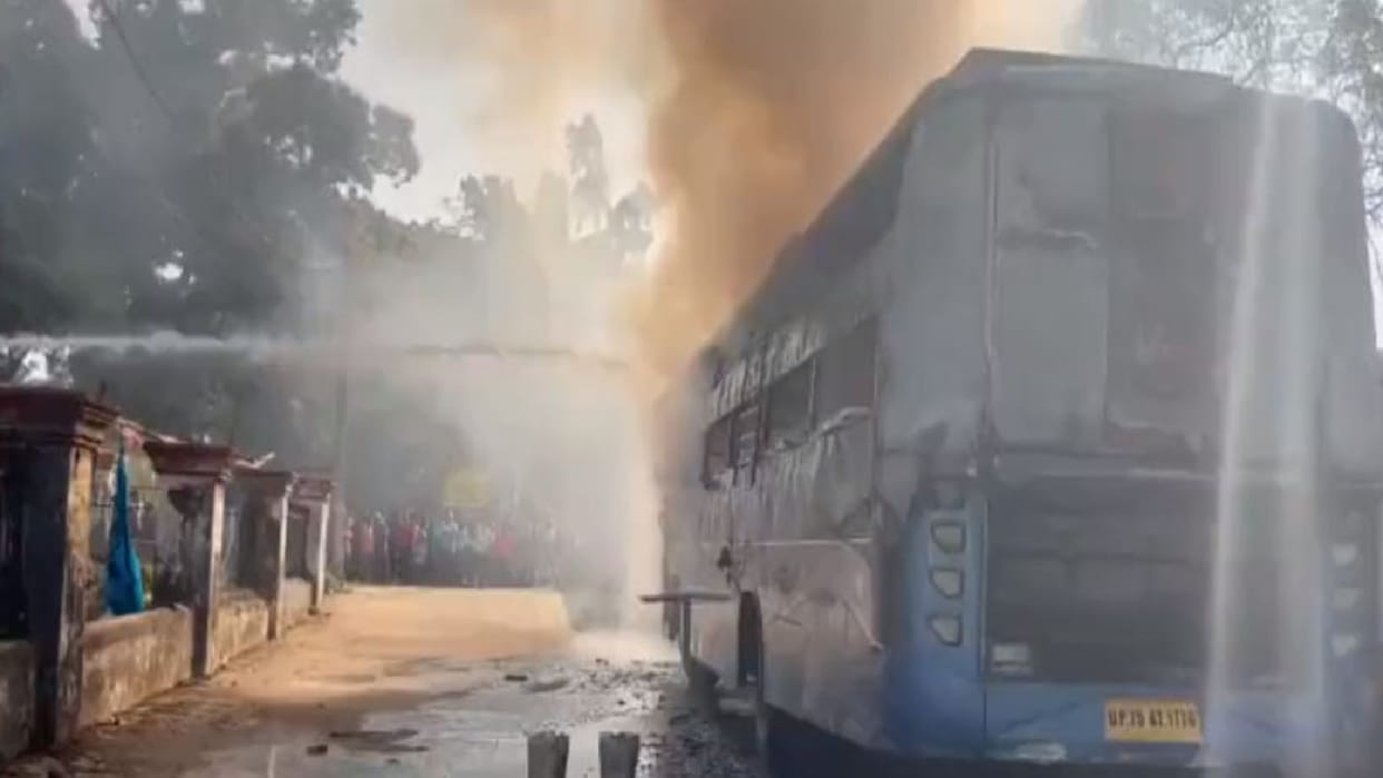 Pilgrims of Gwalior bus caught fire in Puri, devotees had gone to visit Puri