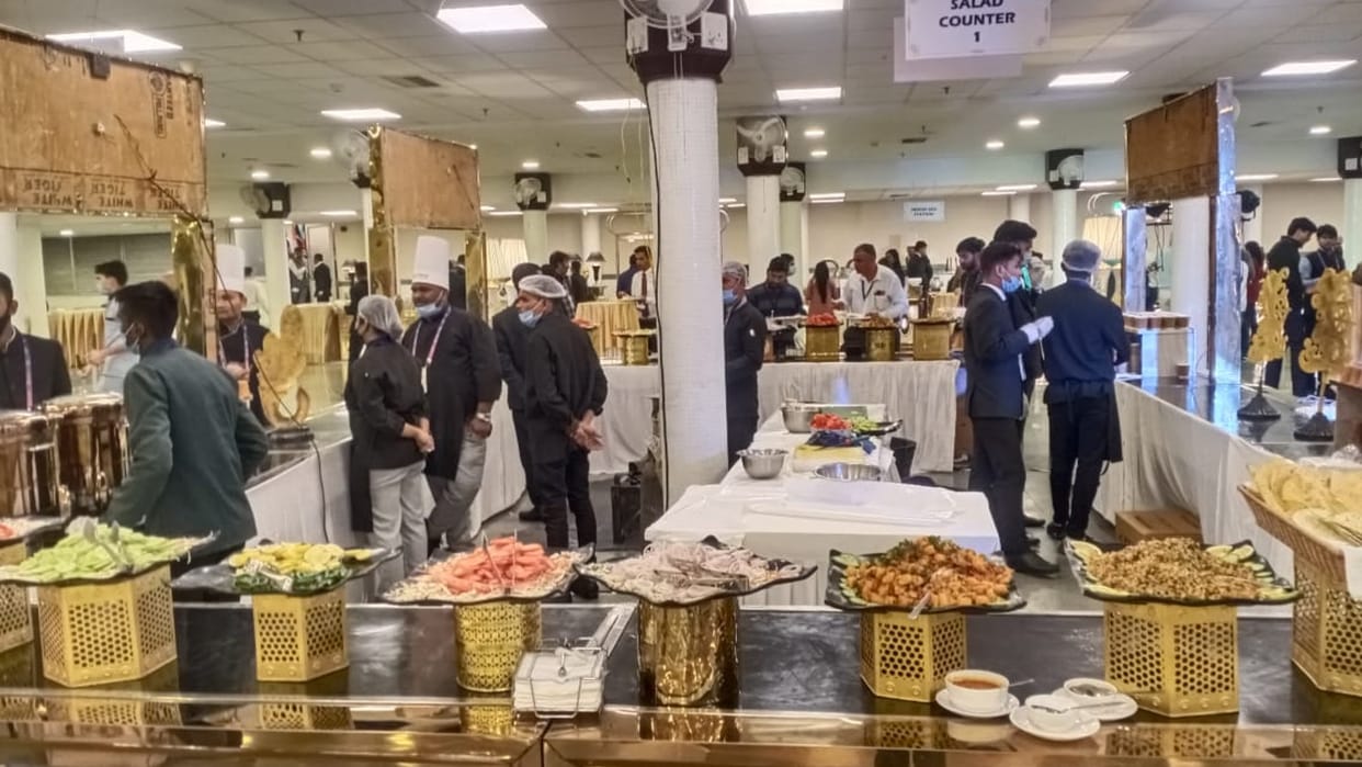 Pravasi Bharatiya Divas PM Modi tasted the cuisine of Malwa, had lunch with NRIs