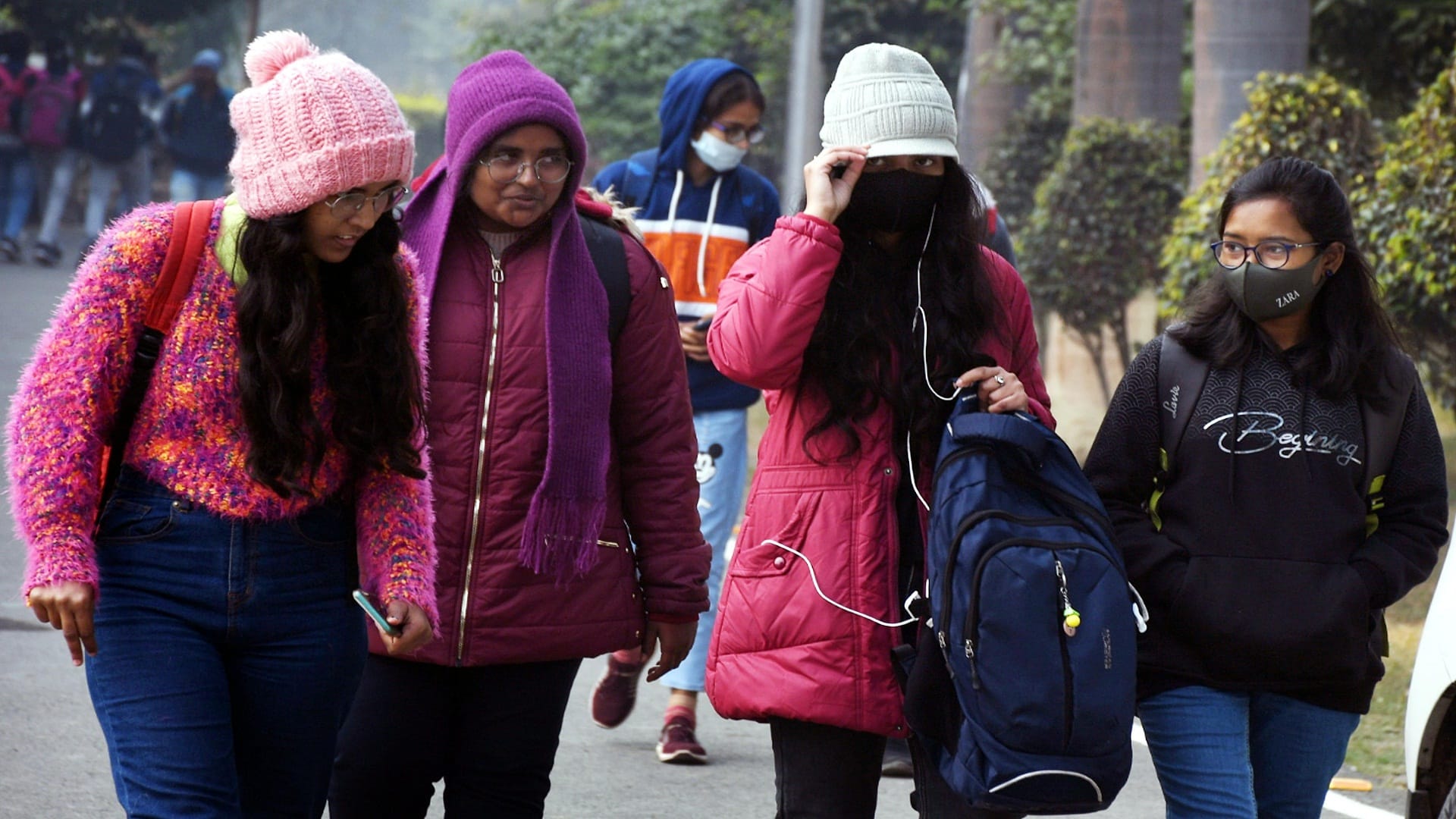 Prayagraj Weather News Eight flights canceled simultaneously, only Delhi and Bhubaneswar aircraft arrived