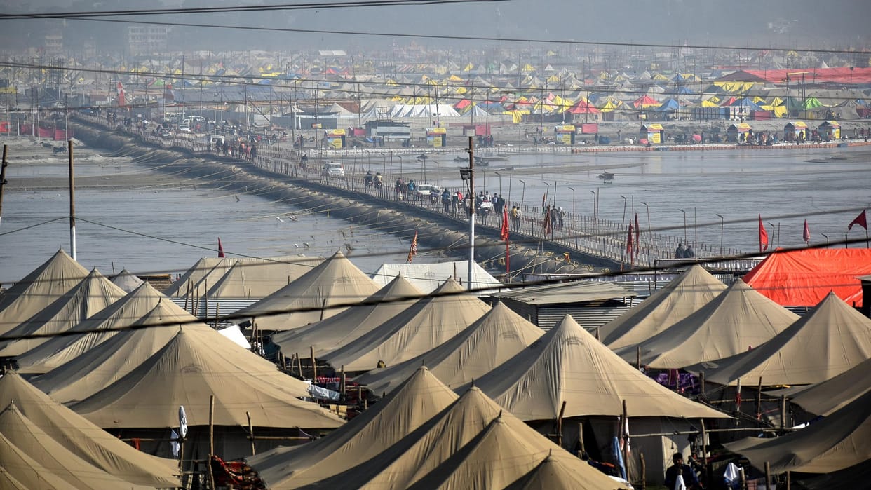 Magh Mela Electricity was run in Kalpavasi camps with the help of old dilapidated wires, fear of accident