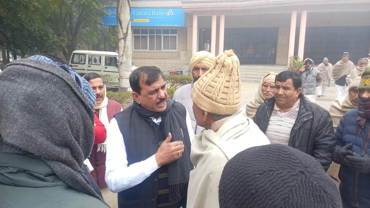 Baghpat: Farmers clash with RLD MLA in Baghpat says you come shine politics, ruckus