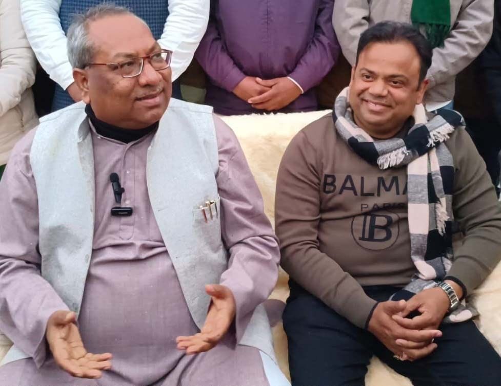 sanjay nishad addresing press confrence