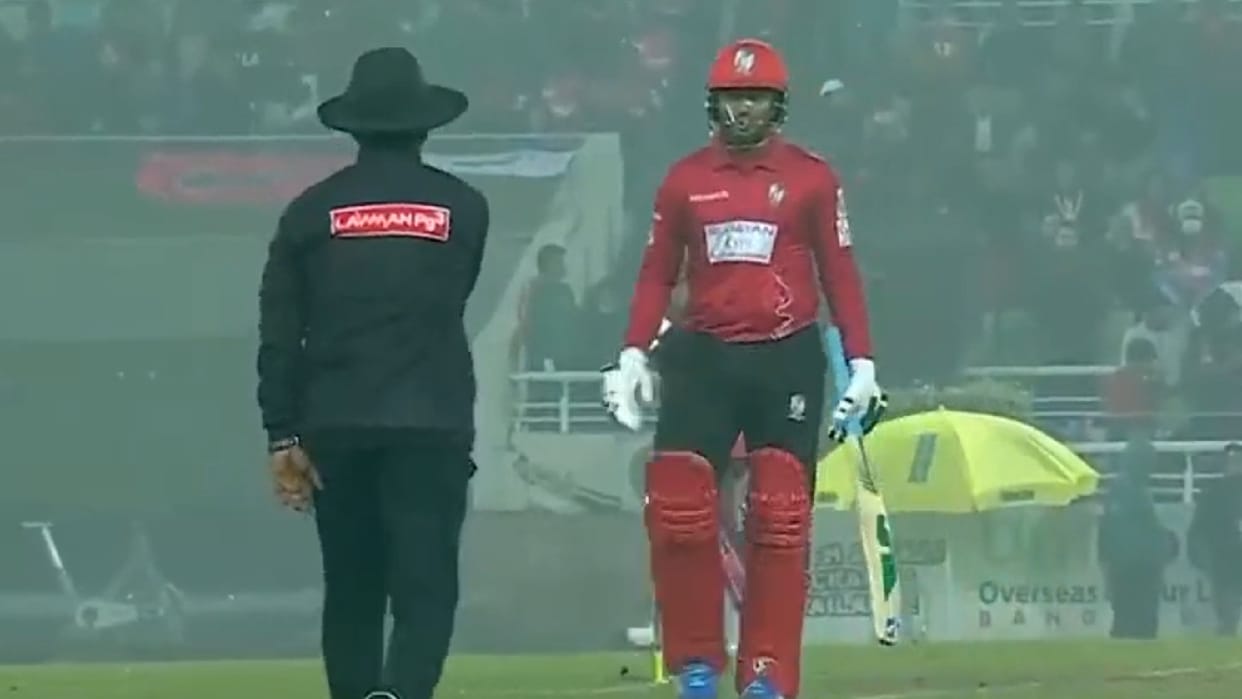 Umpire did not give wide ball, then Shakib became furious, ready to fight, watch video