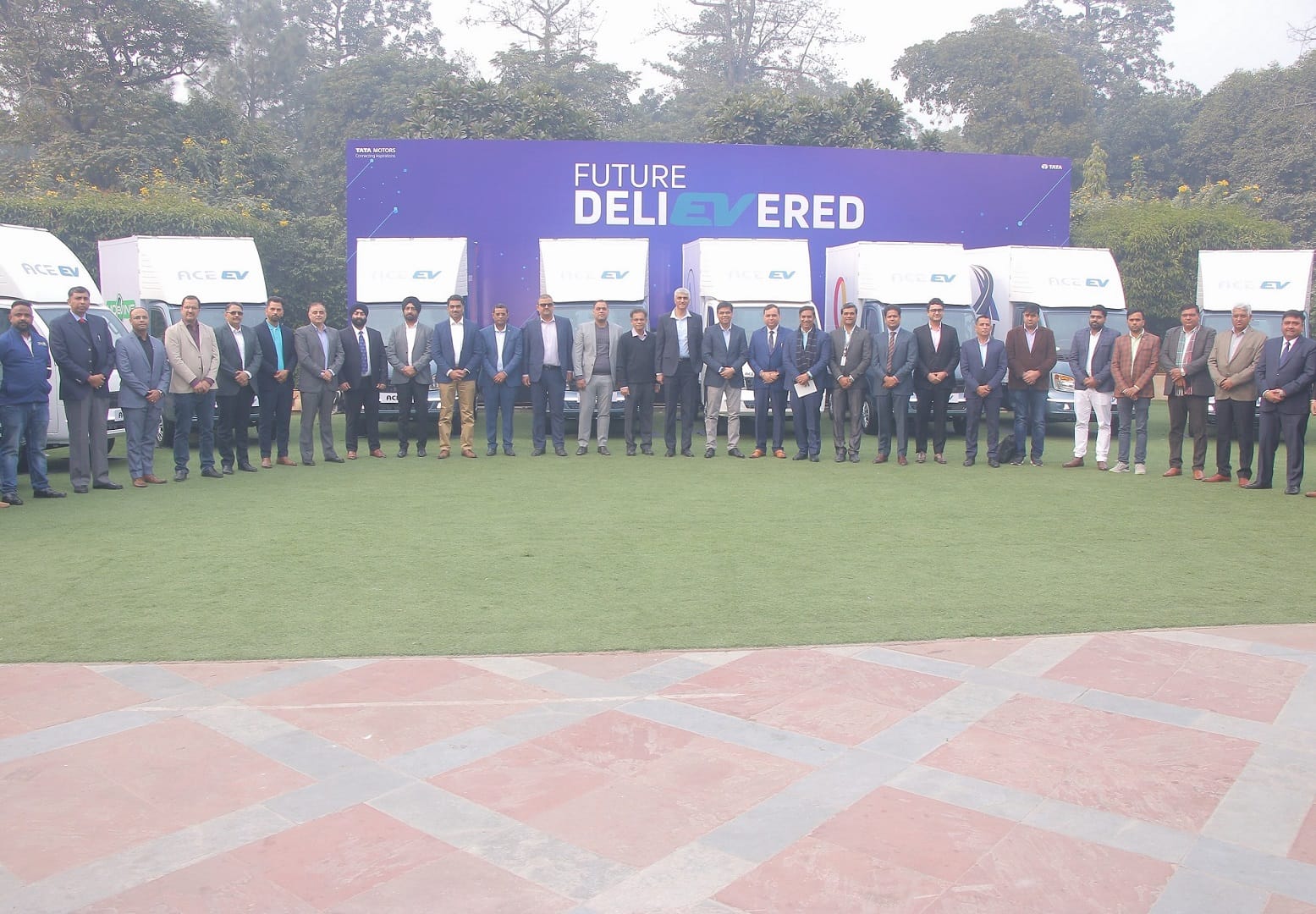 Tata Motors starts Deliveries of Tata ACE EV Commercial Vehicle Know Price Specifications News in Hindi