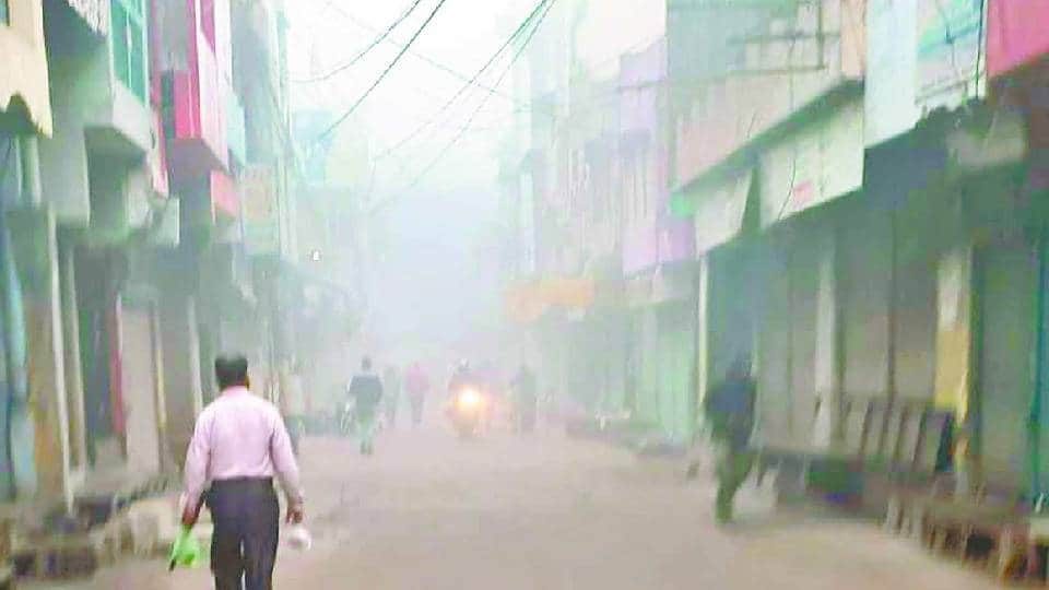 Kasganj recorded minimum mercury of 5 degrees Celsius sun covered with fog cover and clouds