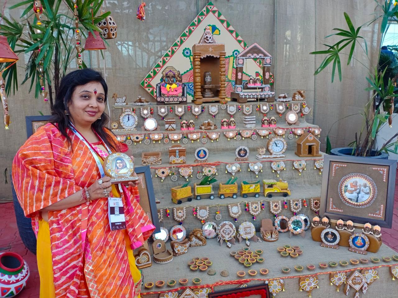 Beautiful things made of cow dung won the heart of PM Modi