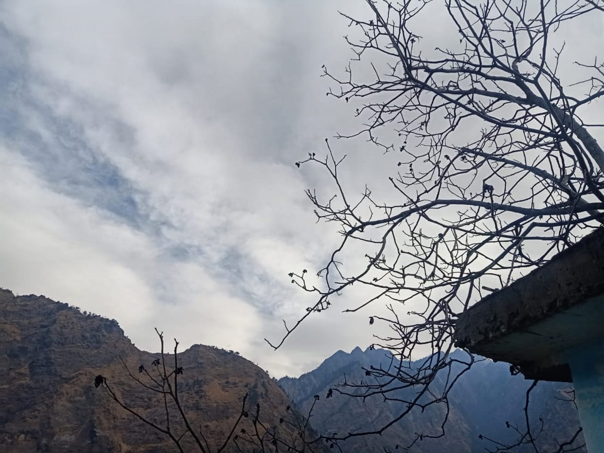 Uttarakhand Weather news Heavy rain alert snowfall in high altitude areas read more updates in hindi