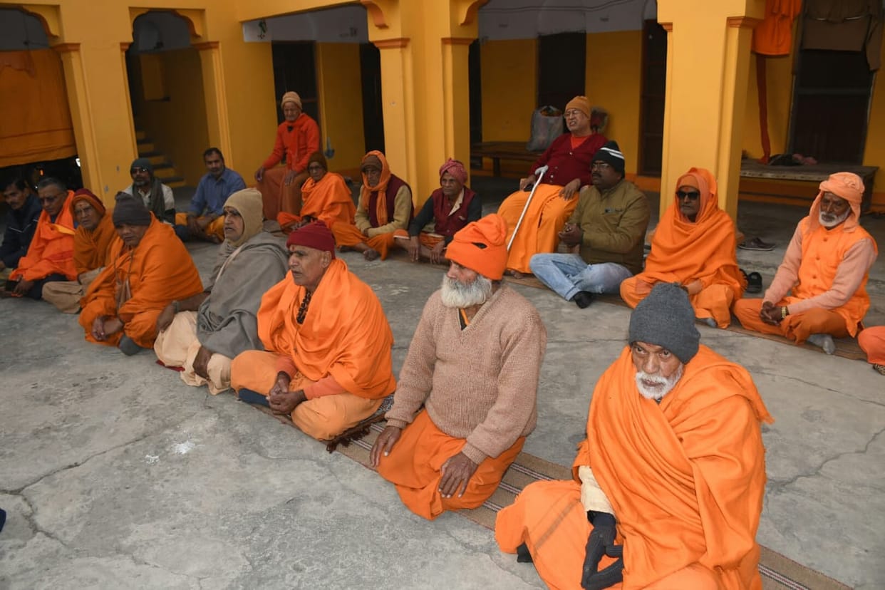 Dandi Sanyasi of varanasi keep fast to protect Joshimath collective prayer for relief from disaster