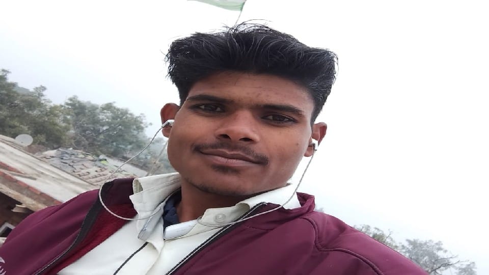 Dead body of accused of molested the girl found hanging from tree in Bareilly