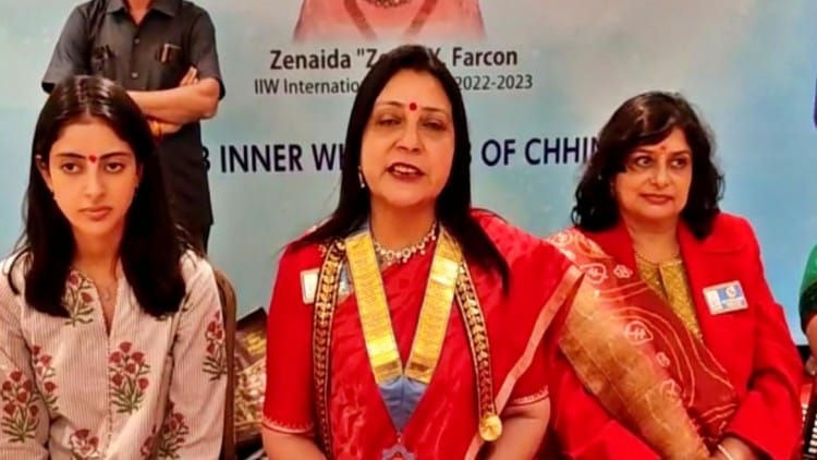 BIG B की नातिन नव्या नवेली