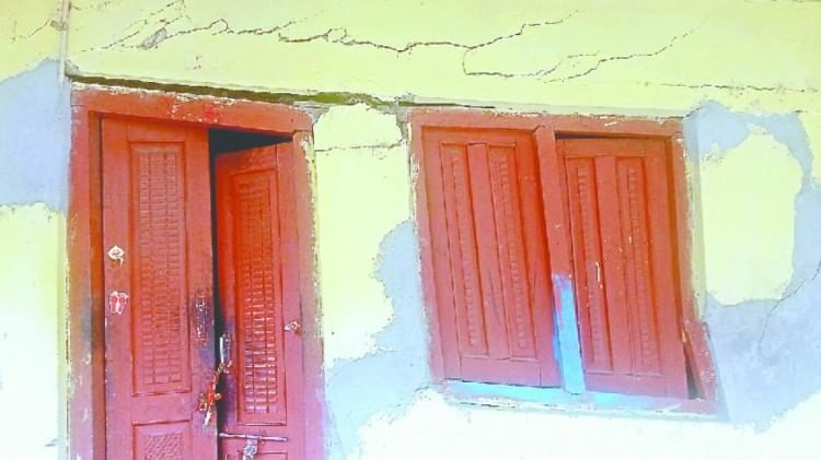 उत्तरकाशी के घर में पड़ी दरारें