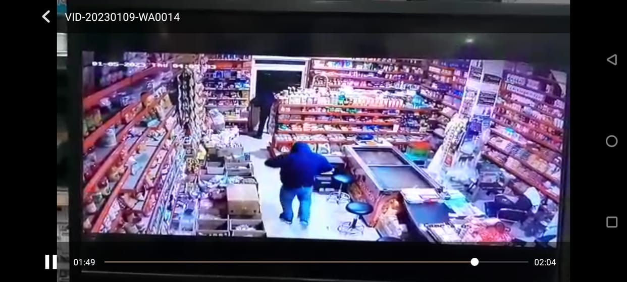 Dryfruit and cash stolen by breaking the shutter of Daily Nidus store