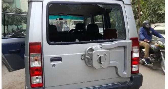 PHOTOS: Attack on Chief Proctor by girl students, broke the glass of the car, there was fierce ruckus