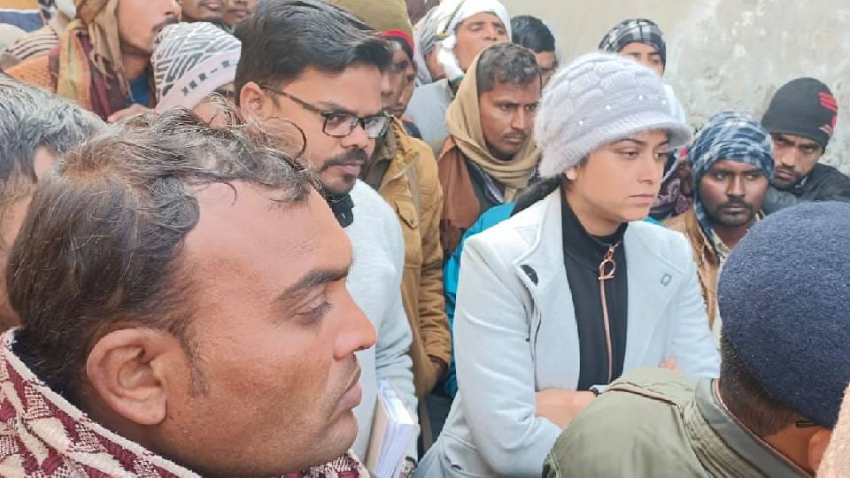 Auto driver dies in police custody in Ghaziabad Villagers create ruckus in Kasganj