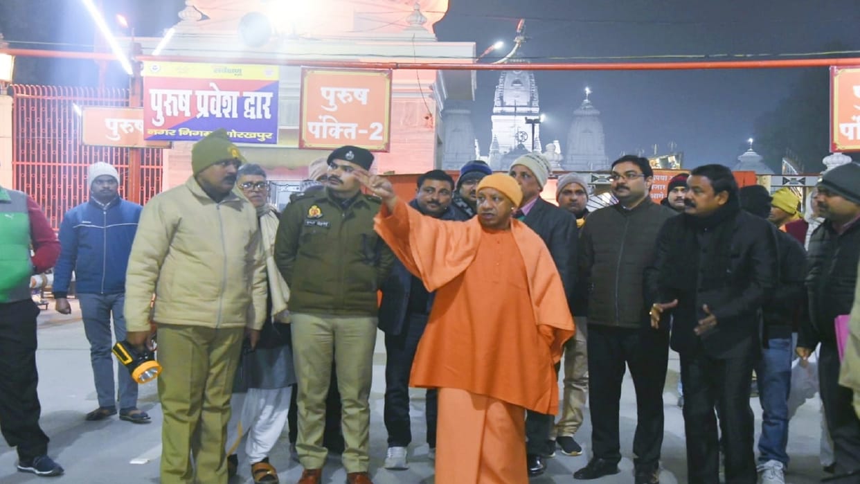 CM Yogi reached Gorakhnath temple to take stock of the preparations for Khichdi fair