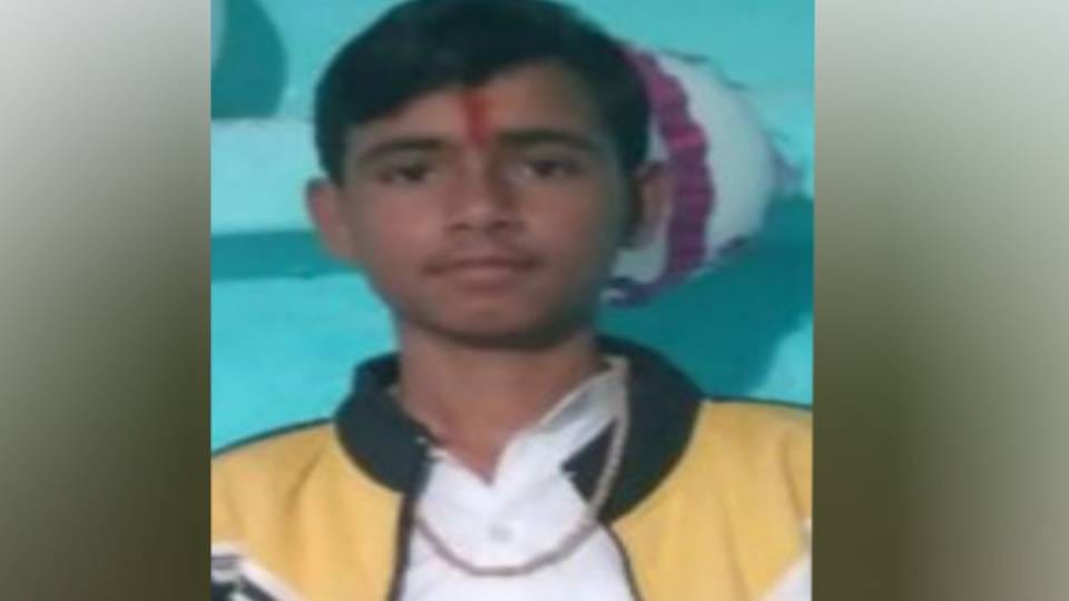 missing student of class 10th in Etah was not found father said Gurukul principal wife had tortured him