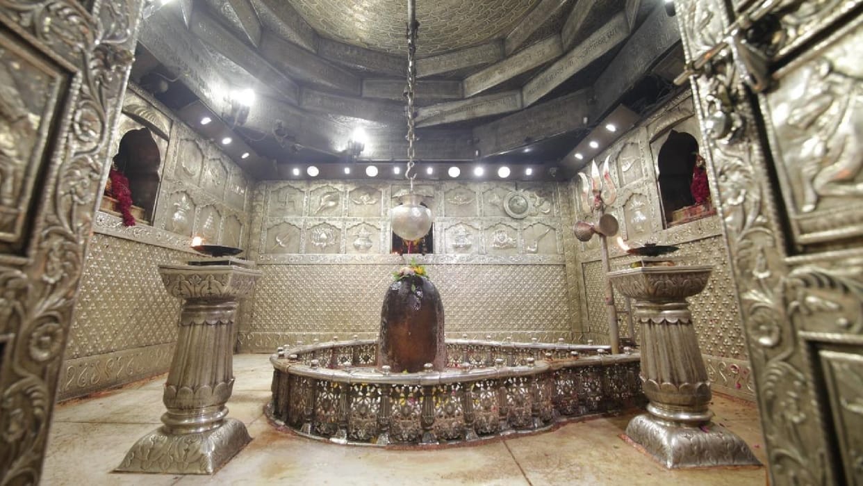 Pravasi Indians came to see Baba Mahakal said - such an honor we would like to come to Ujjain again and again