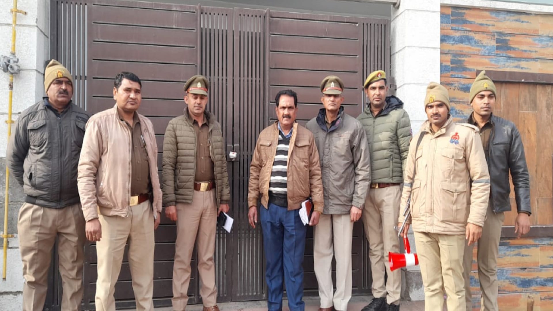 Meerut News: police have attached a luxurious house of six crore of Akbar Banjara and see photos